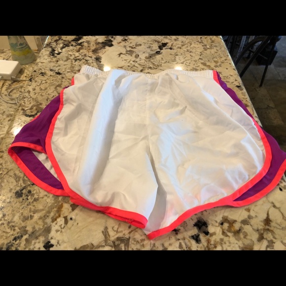 White nike short - Picture 2 of 2